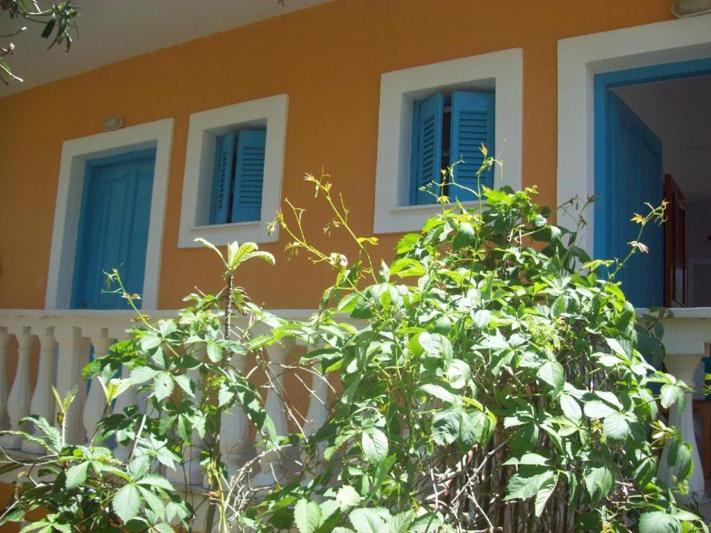 Villa Vania Gardenos Vitaládes Buitenkant foto